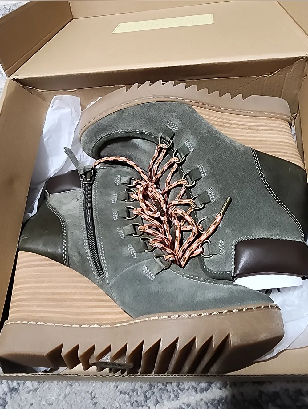NEW SOFFT Underlyn Wedge Hiker Boot in Army Green